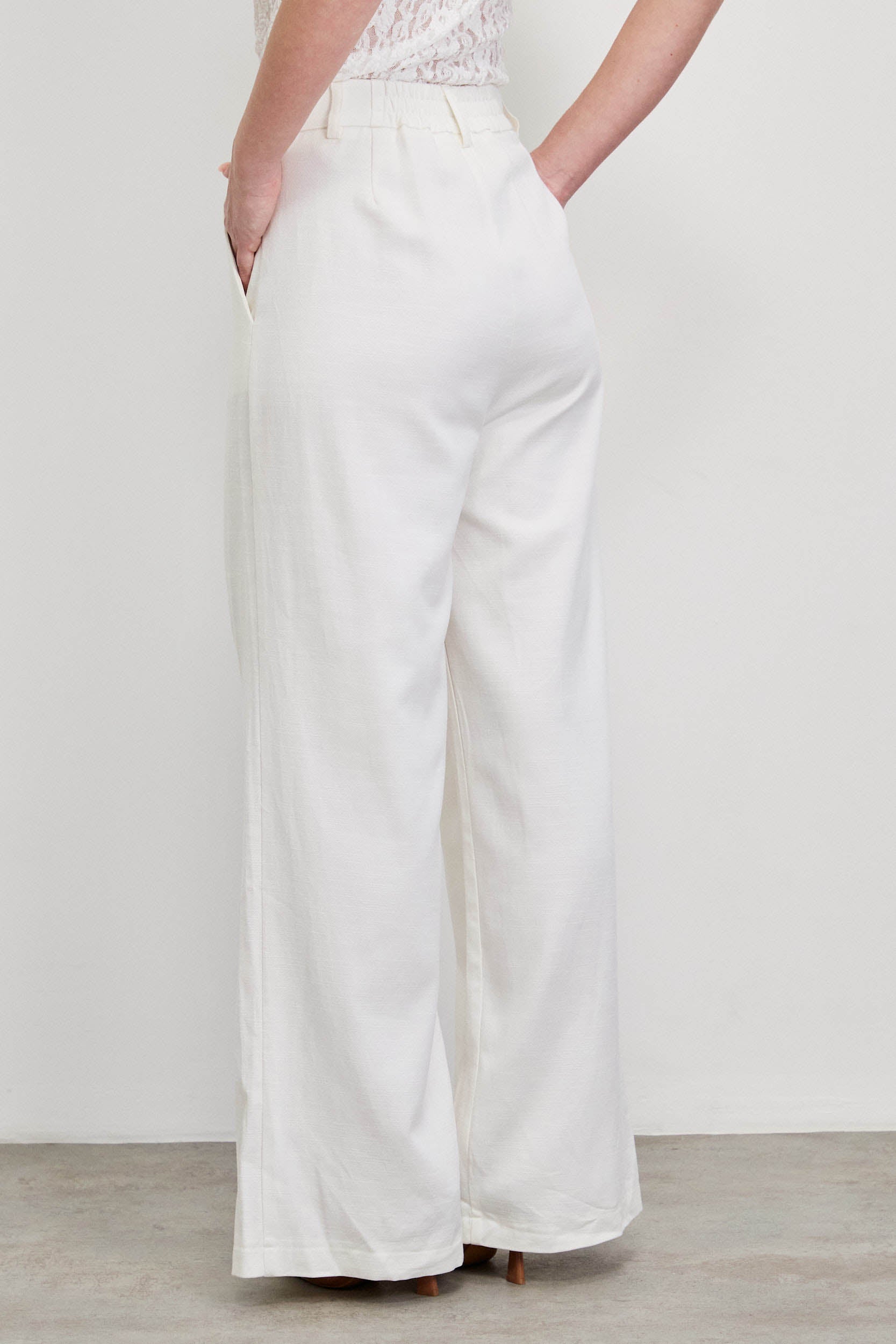 מכנסיים מחויטים ג'וליה שמנת