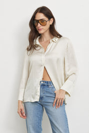 חולצת סאטן מכופתרת לורה בז