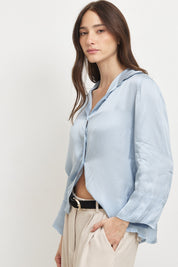 חולצת סאטן מכופתרת לורה תכלת