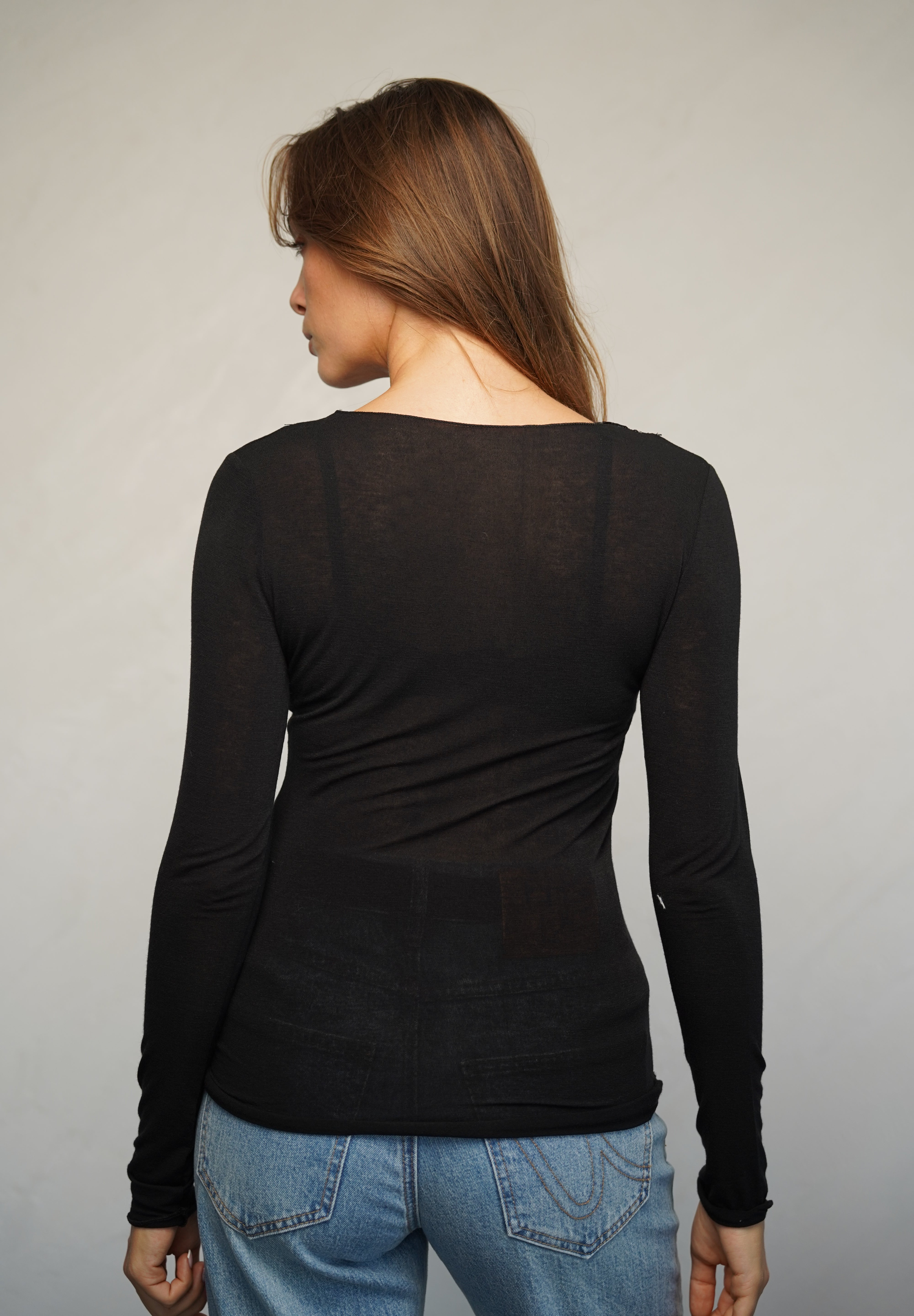 חולצת עלמה תחרה שחורה