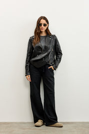 מכנסי טרנינג בייסיק בגזרה ישרה שחור