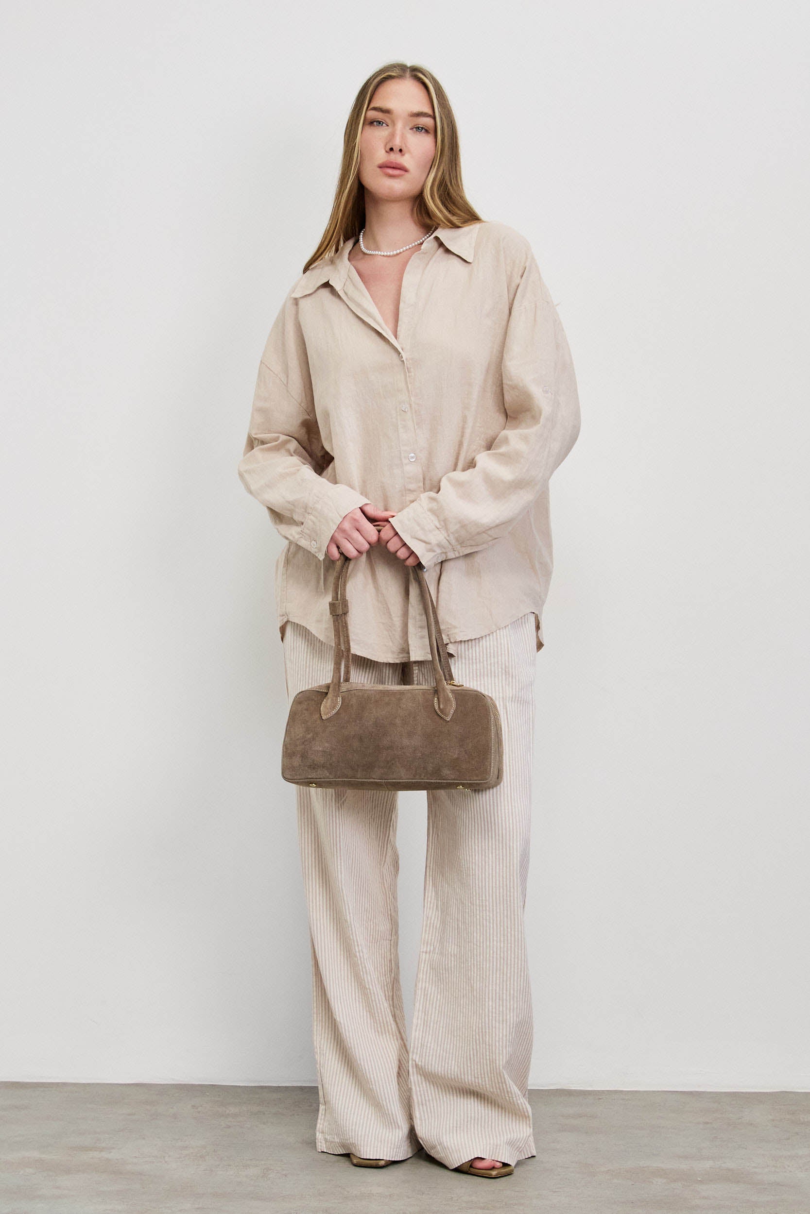 חולצת פשתן כותנה מכופתרת אוברסייז בז