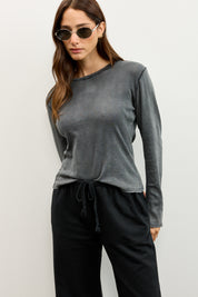 חולצת בייסיק ניקי בלה אפור כהה