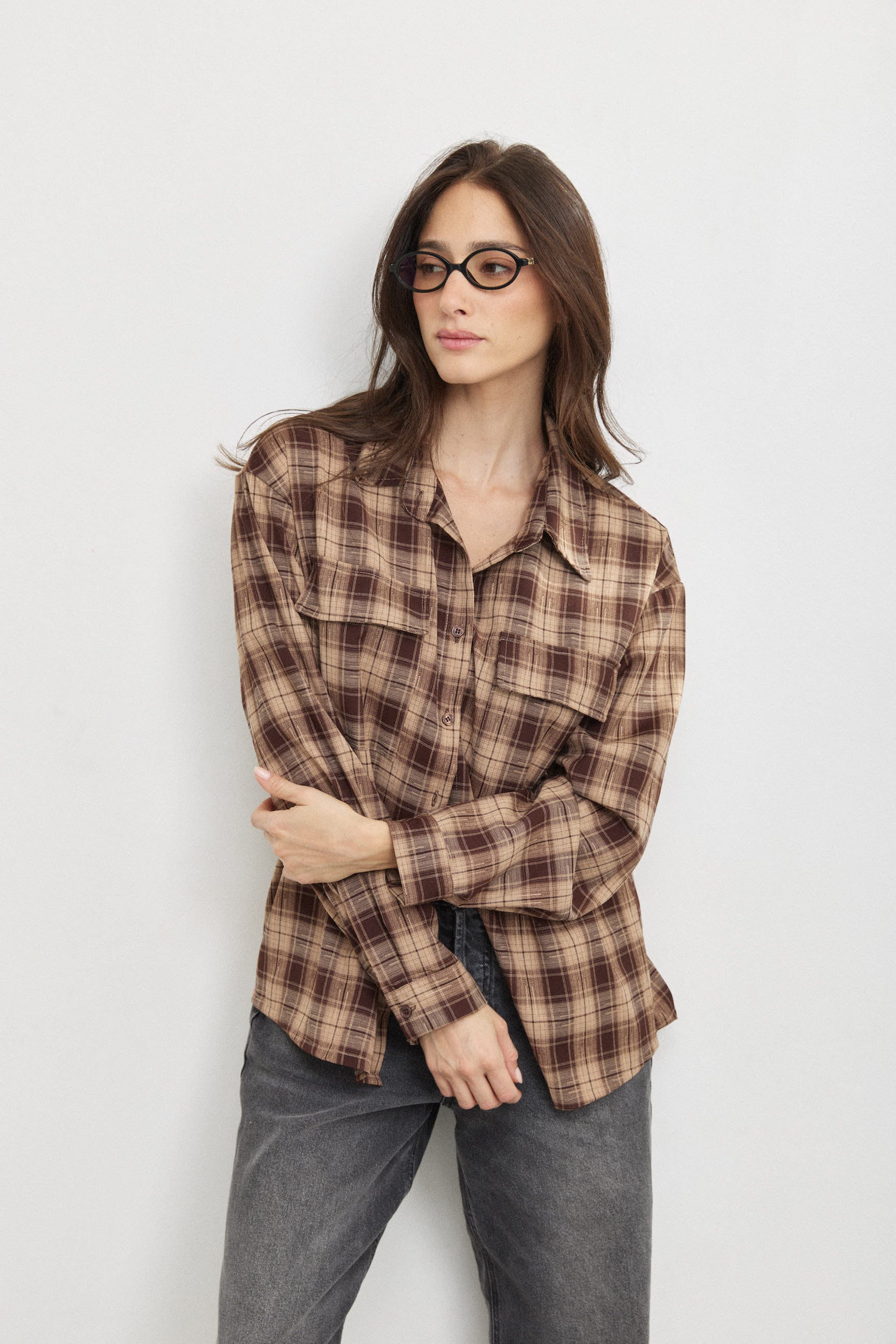 חולצה מכופתרת משובצת חום