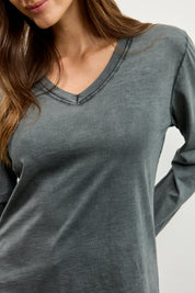 חולצת אלכס V שרוול ארוך אפור כהה