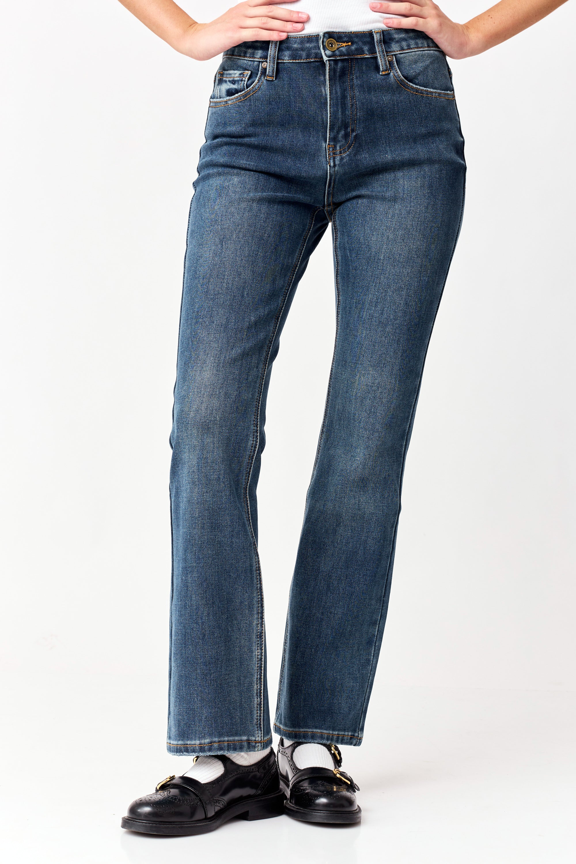 UTR ג׳ינס CORUNDUM MID WASH BLUE