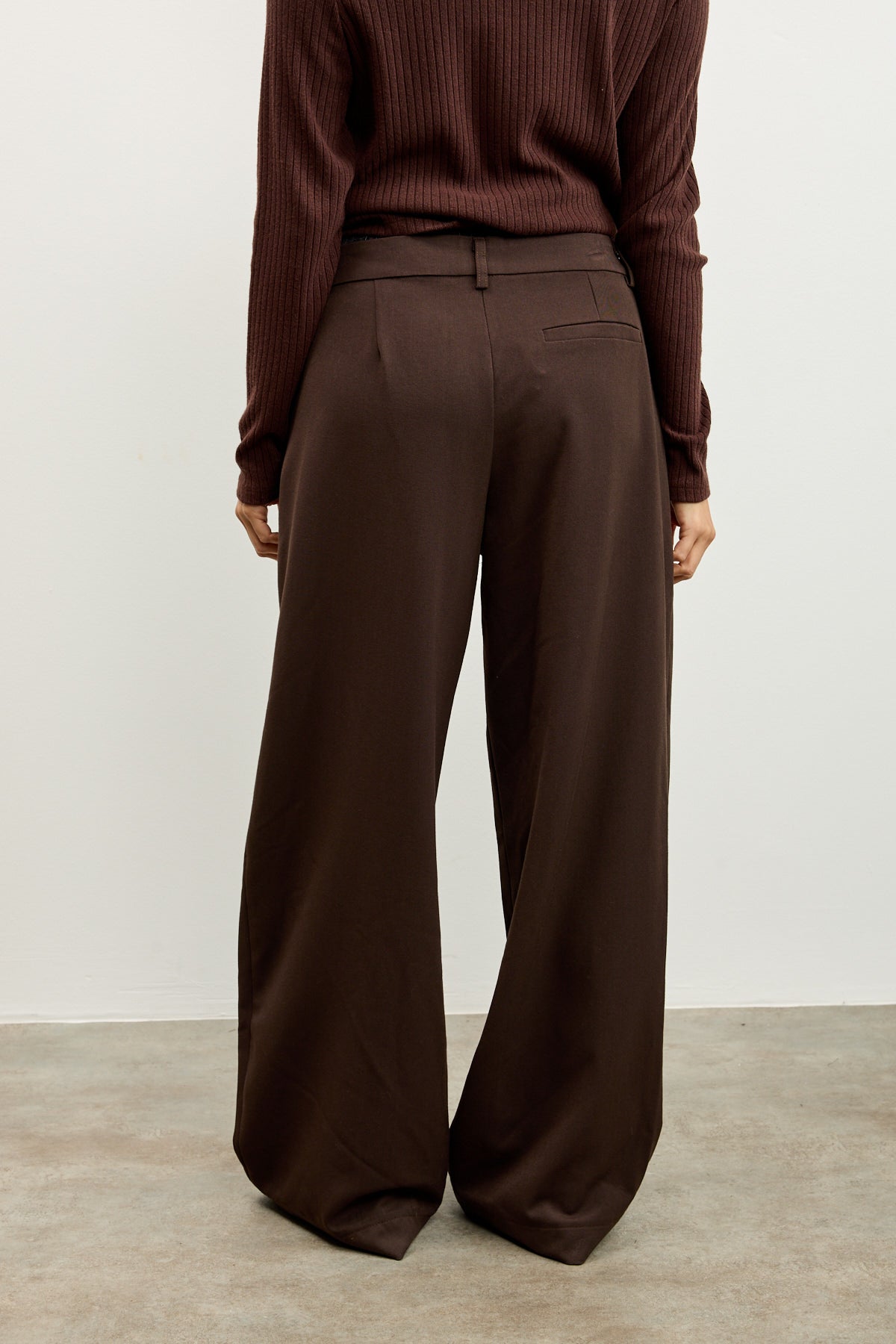 מכנס לומינה מחויט בוקסר חום