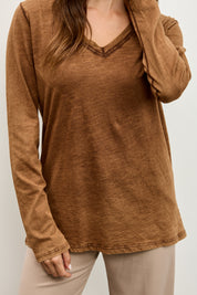 חולצת אלכס V שרוול ארוך חום