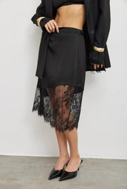 חצאית מידי בשילוב תחרה שחורה