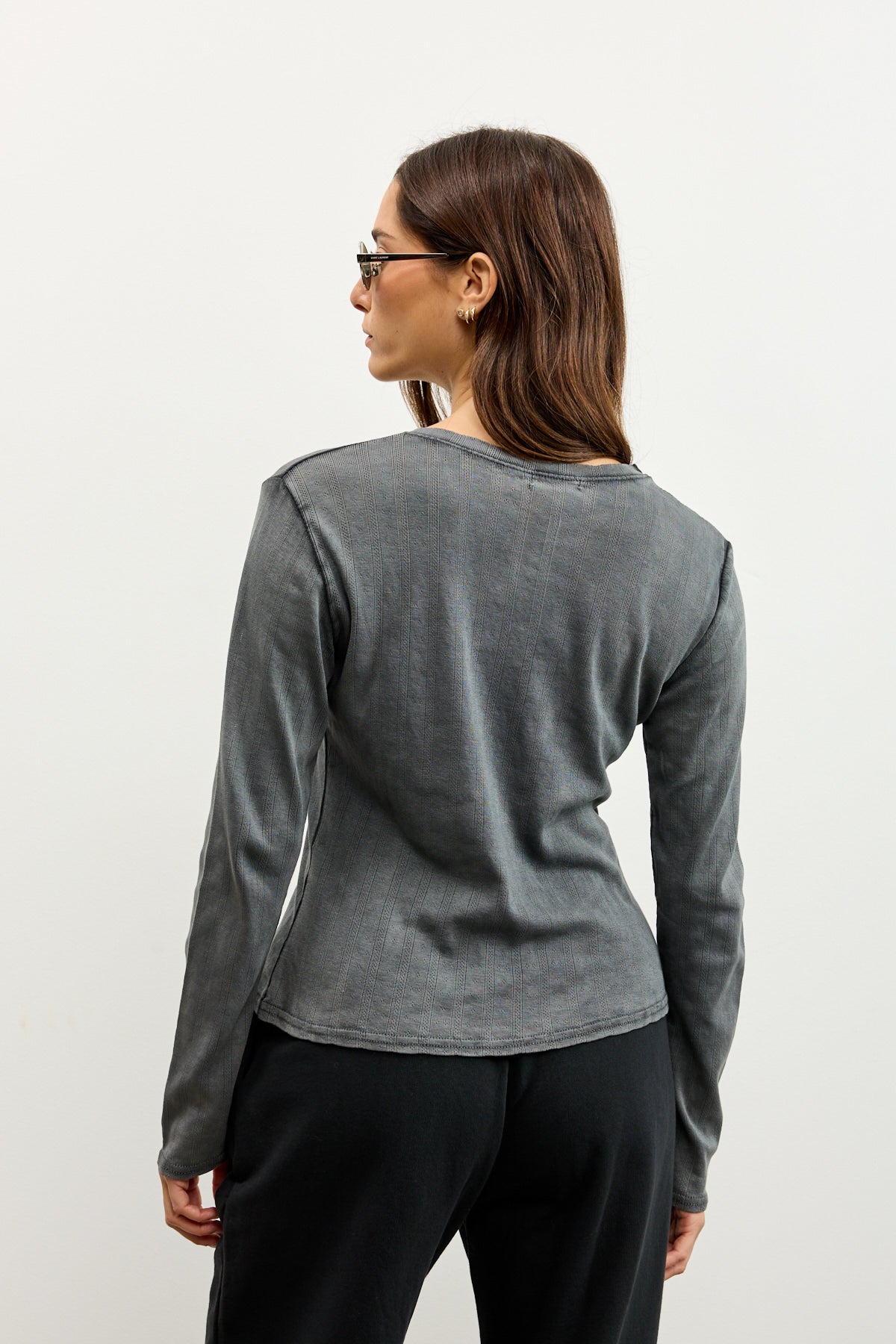 חולצת בייסיק ניקי בלה אפור כהה