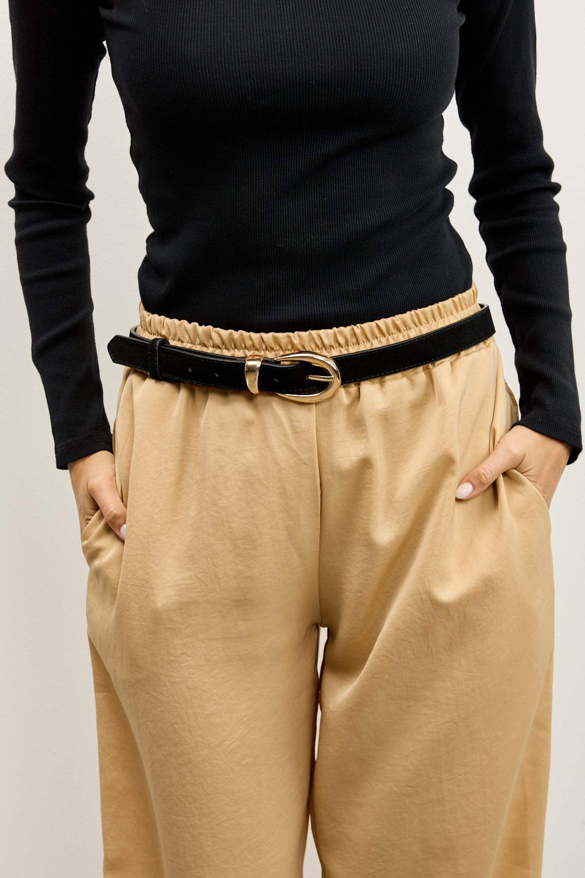 חגורת עור אליפסה שחורה