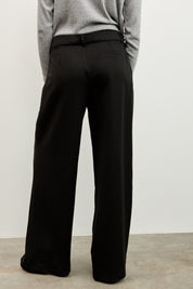 מכנס לומינה מחויט בוקסר שחור