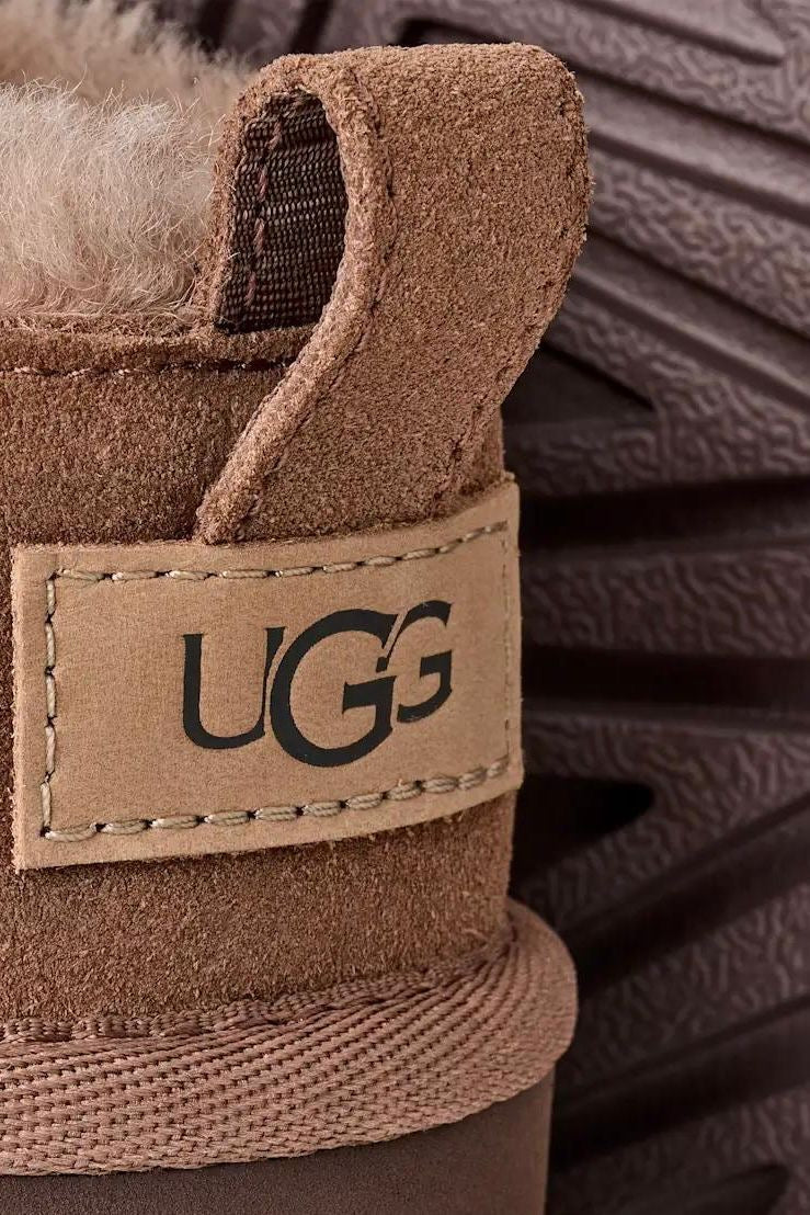 UGG CHE קלאסיק מיקרו חום