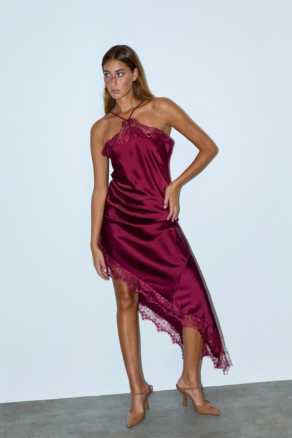 שמלת קולר אסימטרית בורדו