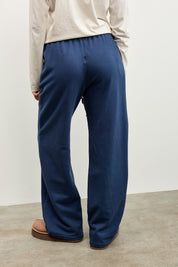 מכנסי טרנינג בייסיק בגזרה ישרה כחול