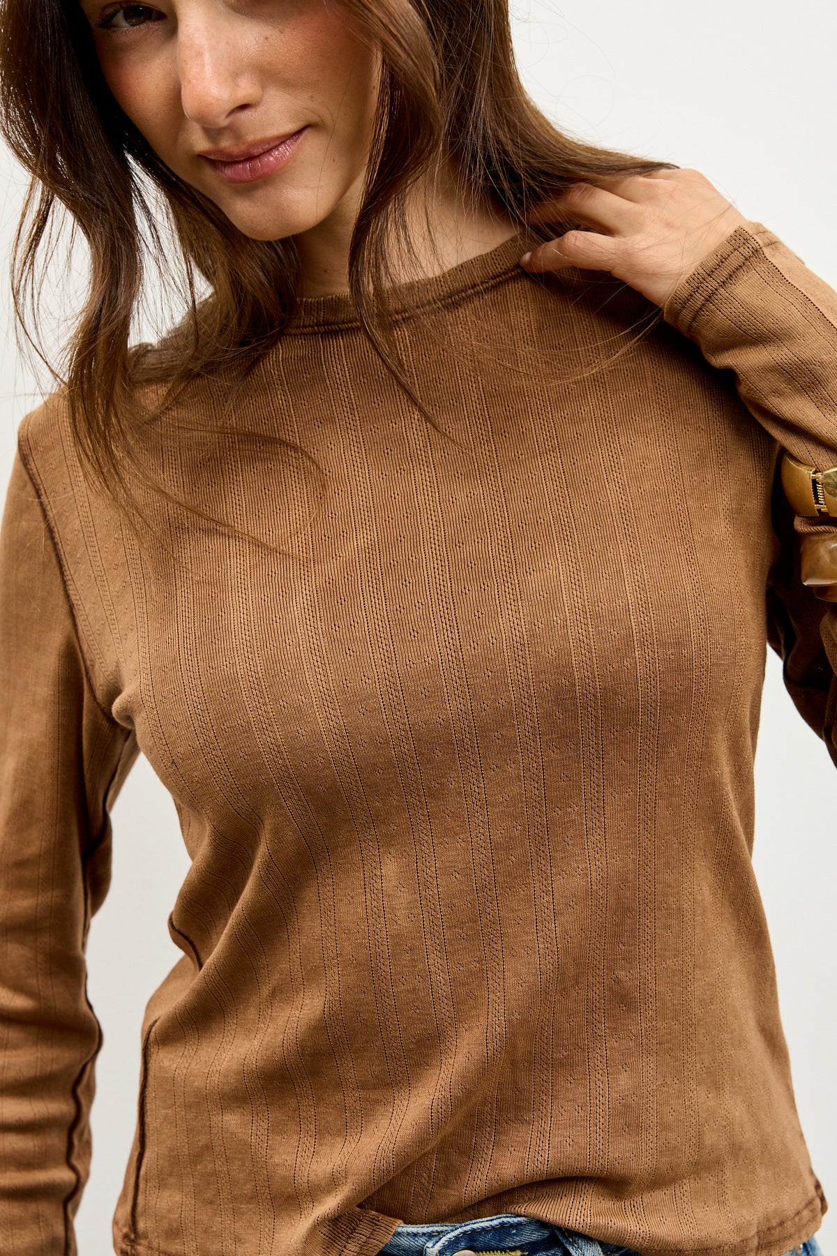 חולצת בייסיק ניקי בלה חום