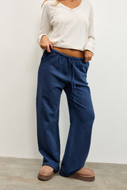 מכנסי טרנינג בייסיק בגזרה ישרה כחול