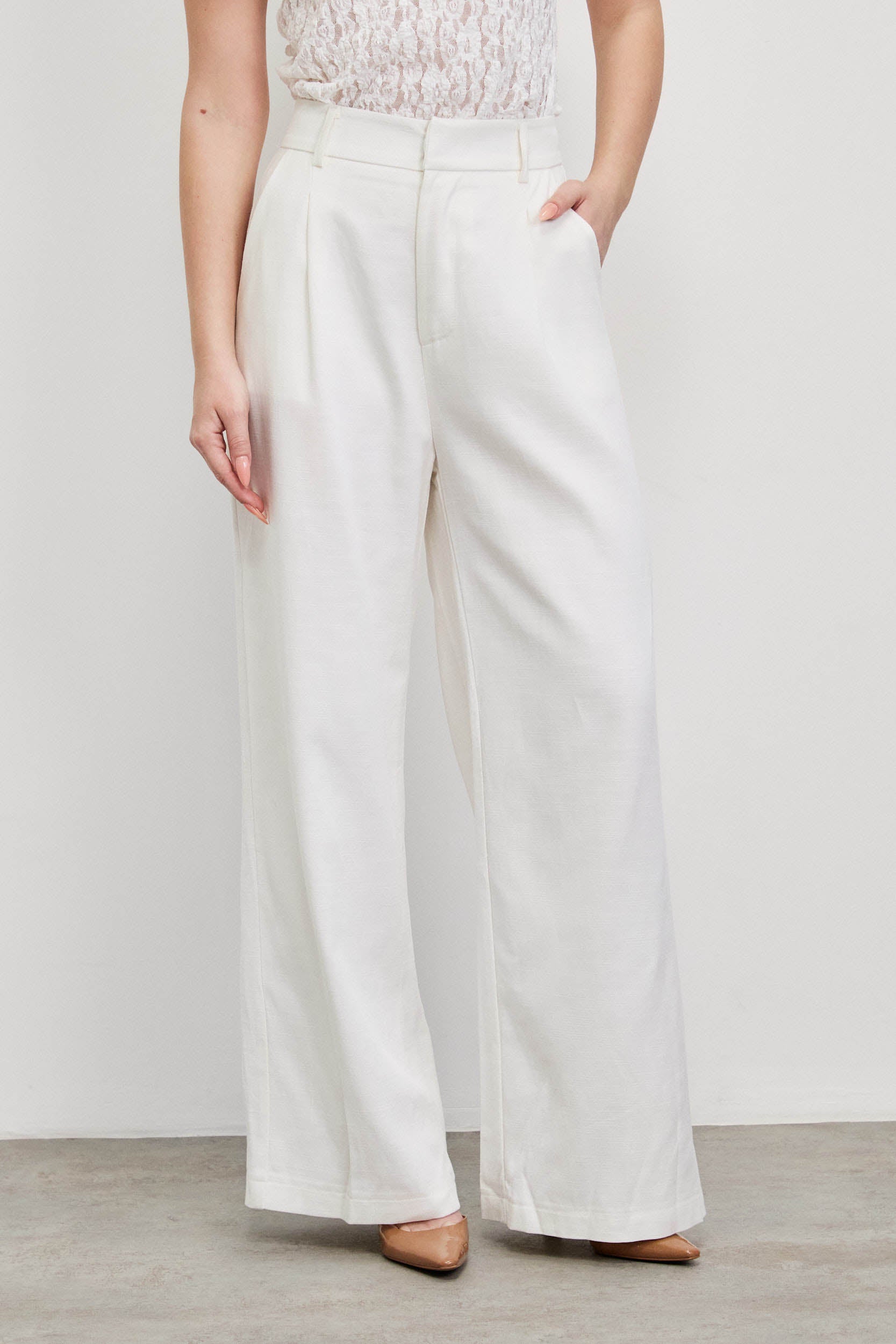 מכנסיים מחויטים ג'וליה שמנת