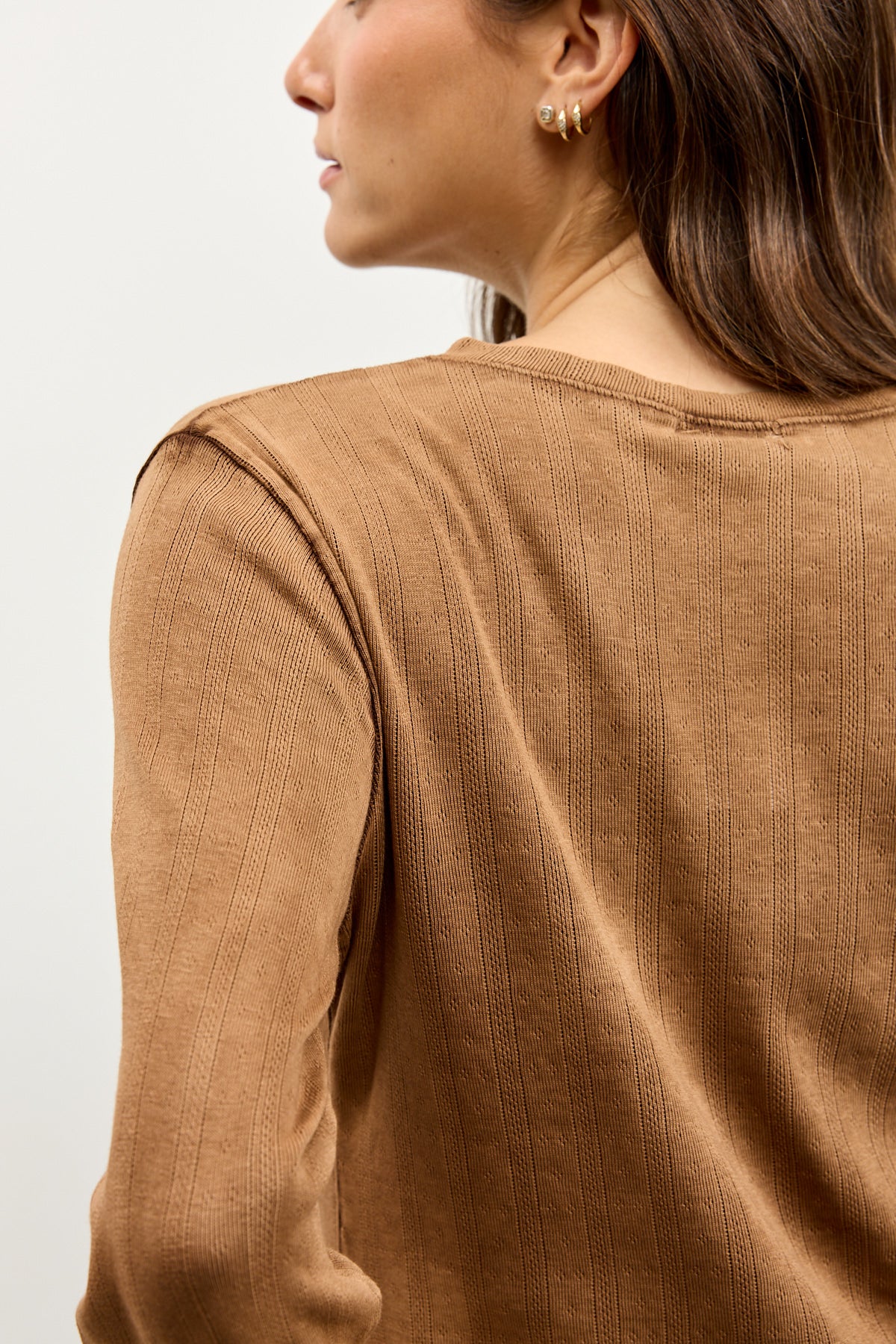 חולצת בייסיק ניקי בלה חום