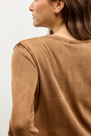 חולצת בייסיק ניקי בלה חום