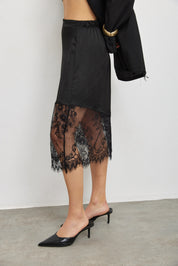 חצאית מידי בשילוב תחרה שחורה