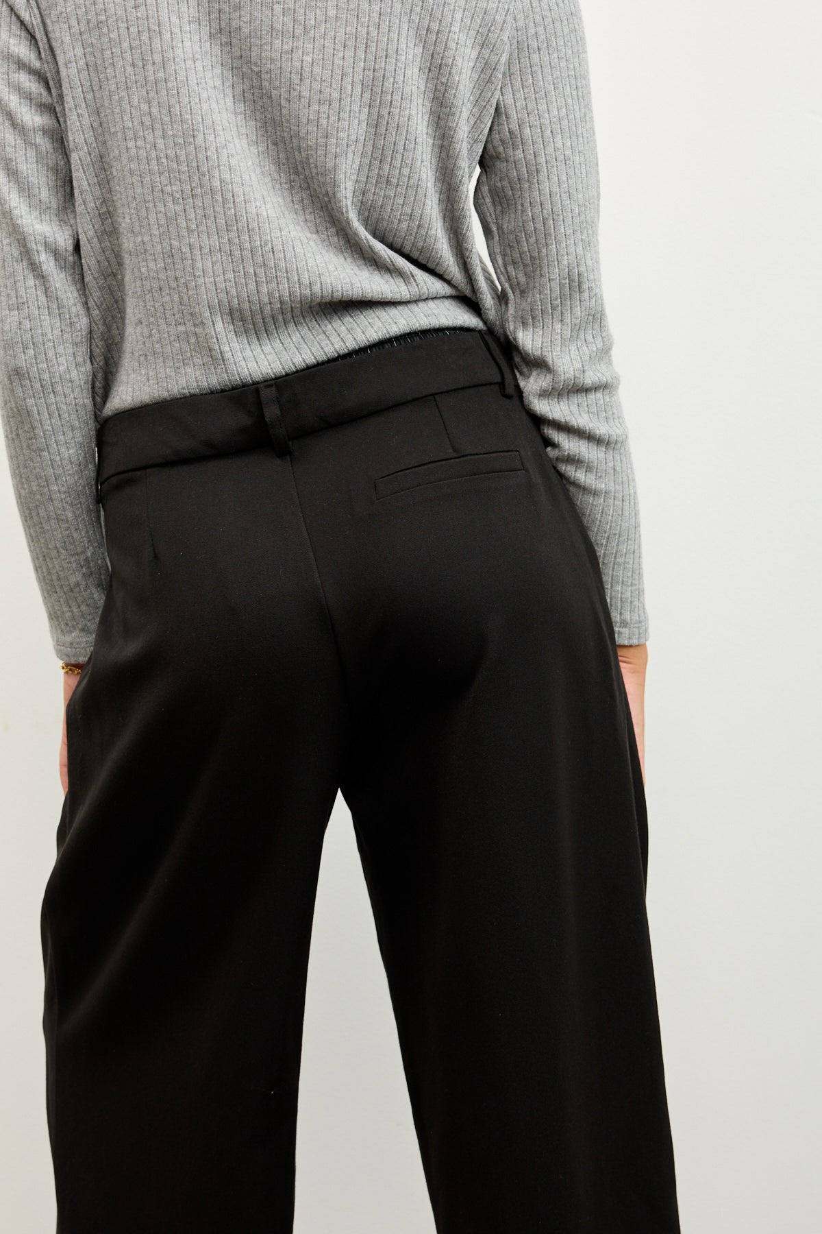 מכנס לומינה מחויט בוקסר שחור