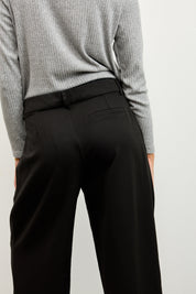 מכנס לומינה מחויט בוקסר שחור