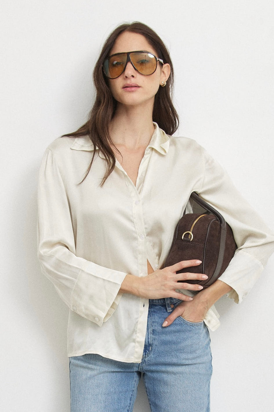 חולצת סאטן מכופתרת לורה בז