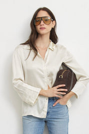 חולצת סאטן מכופתרת לורה בז