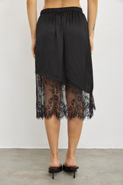 חצאית מידי בשילוב תחרה שחורה