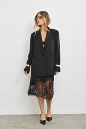 חצאית מידי בשילוב תחרה שחורה