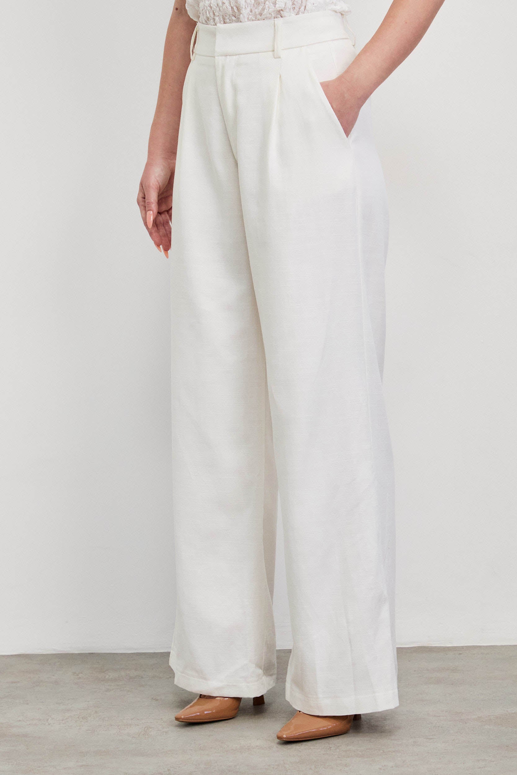 מכנסיים מחויטים ג'וליה שמנת