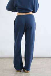 מכנסי טרנינג בייסיק בגזרה ישרה כחול