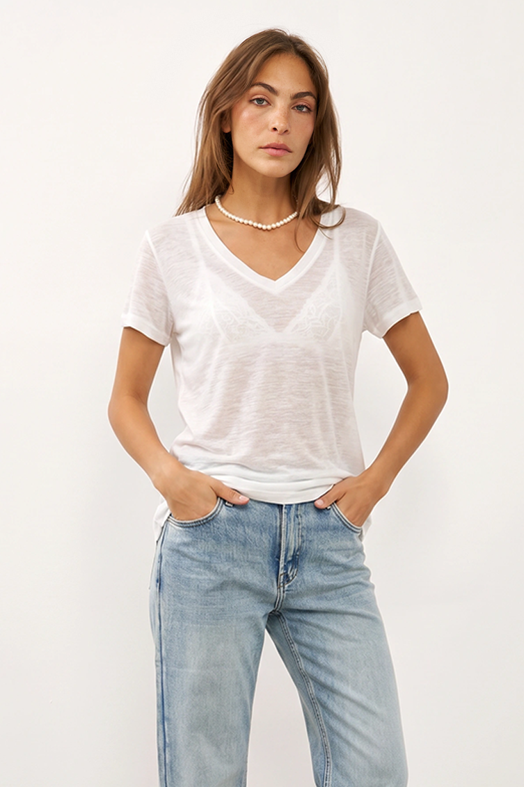 LEE גופיית וי לבנה BASIC V-NECK WHITE
