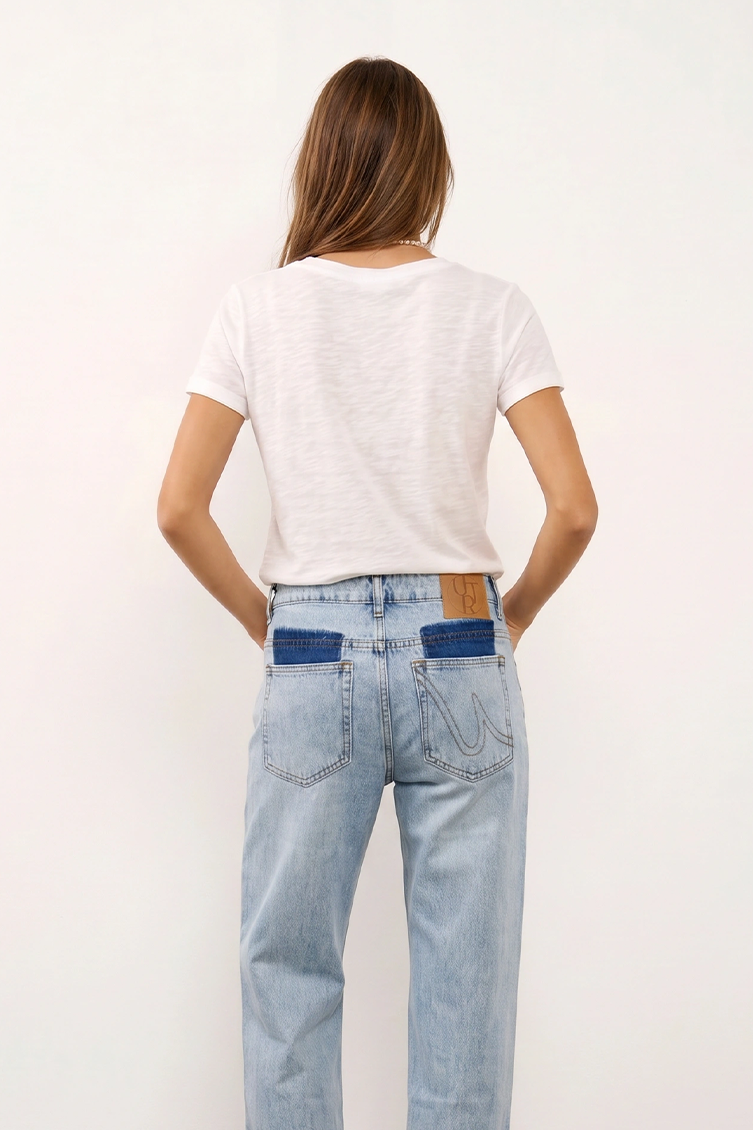 LEE גופיית וי לבנה BASIC V-NECK WHITE