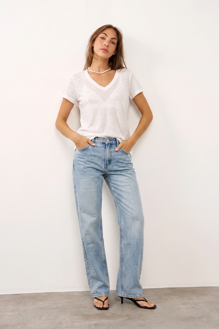 LEE גופיית וי לבנה BASIC V-NECK WHITE