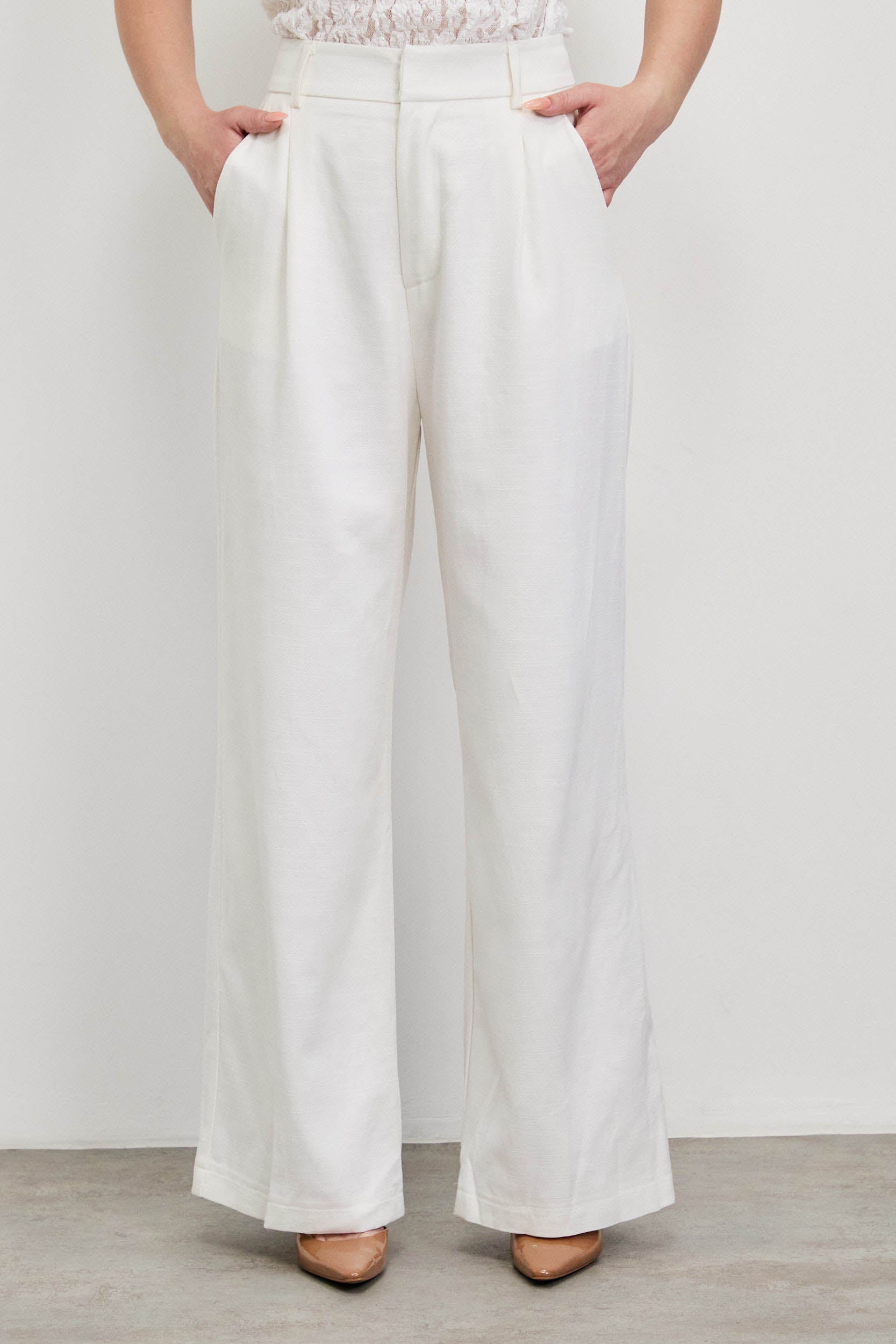 מכנסיים מחויטים ג'וליה שמנת