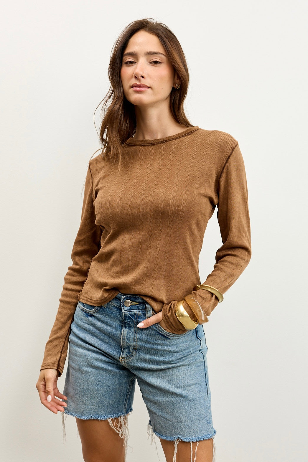 חולצת בייסיק ניקי בלה חום