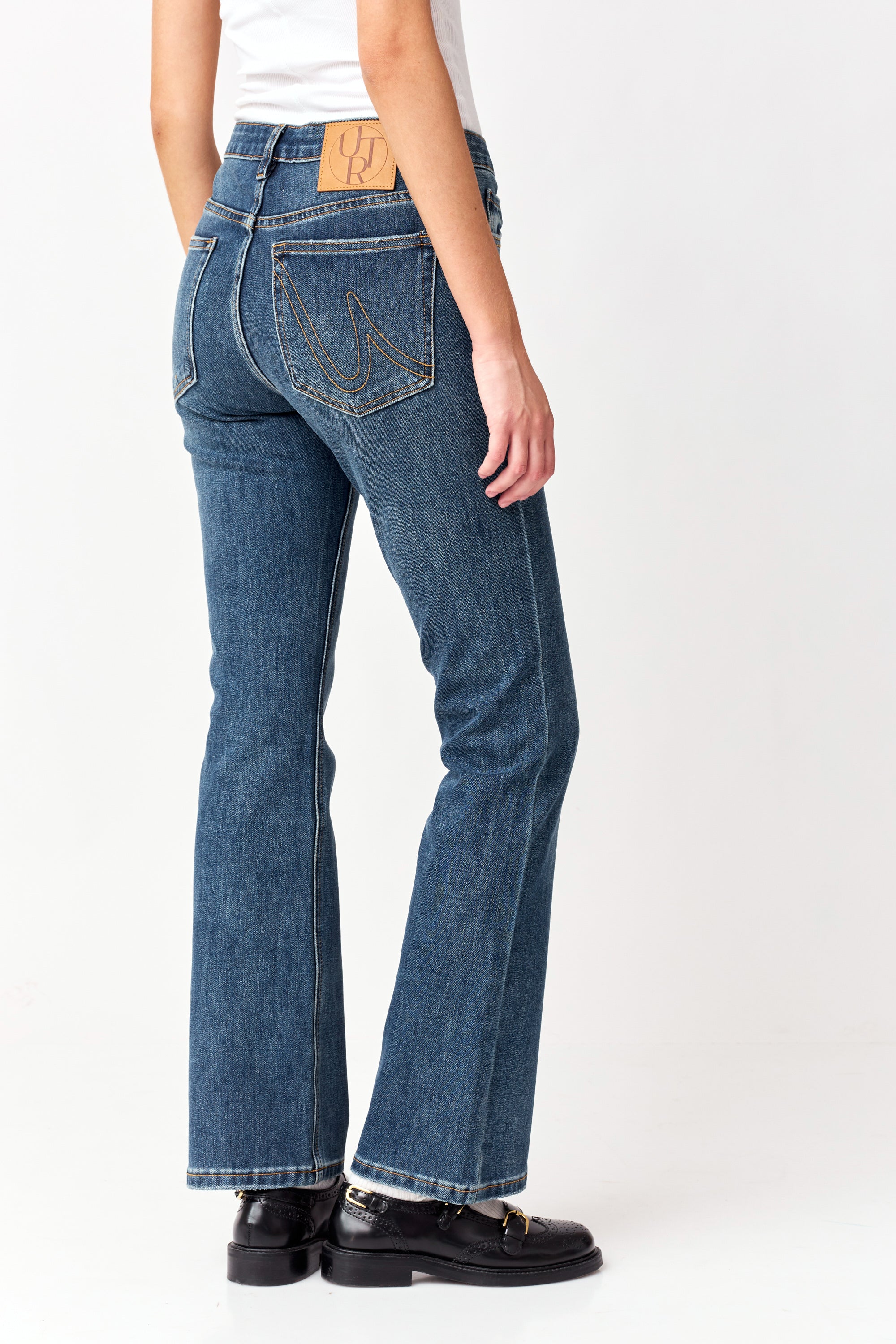 UTR ג׳ינס CORUNDUM MID WASH BLUE