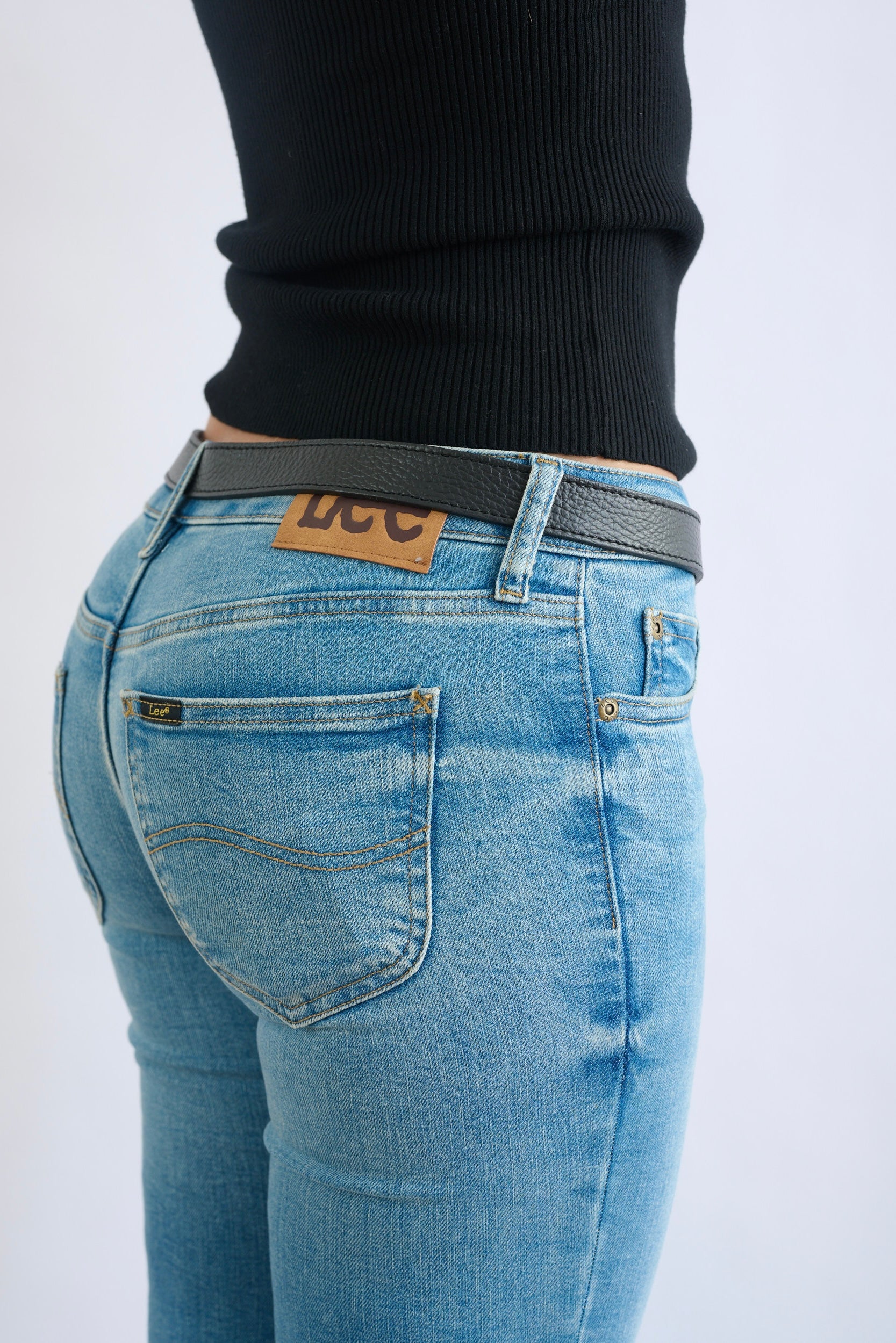 חגורת עור קלאסית שחורה