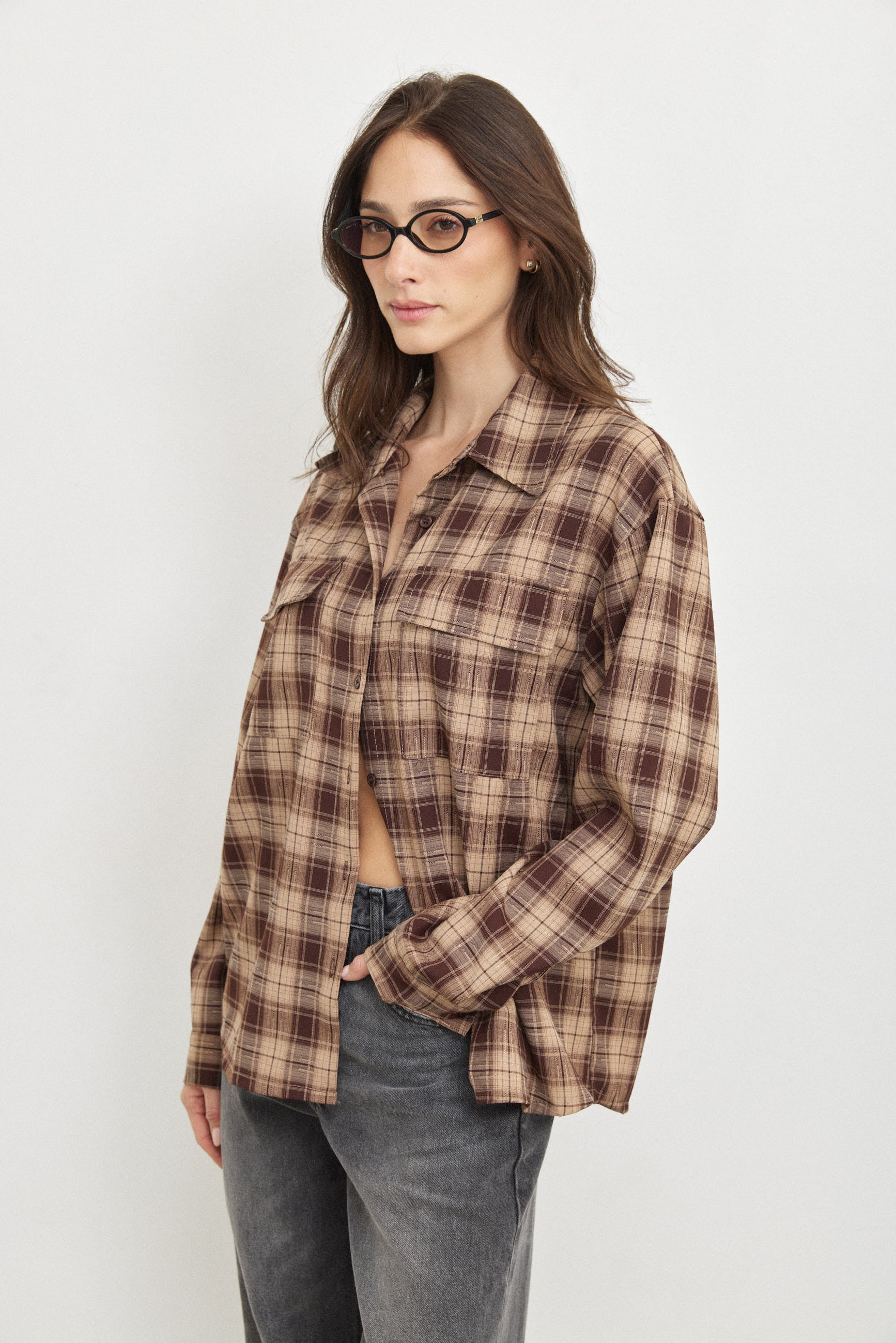 חולצה מכופתרת משובצת חום