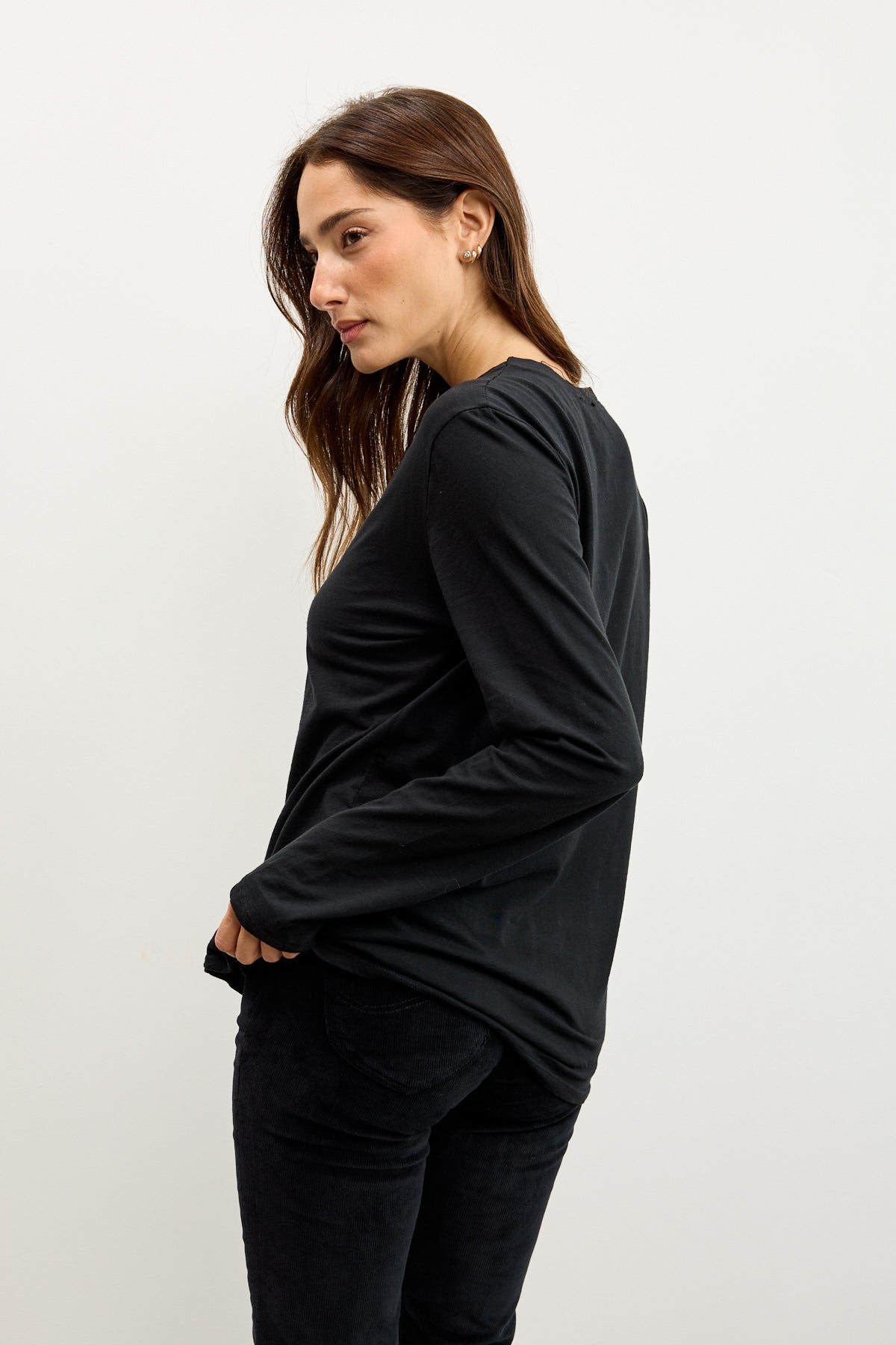 חולצת אלכס V שרוול ארוך שחור
