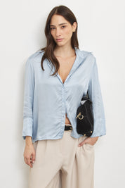 חולצת סאטן מכופתרת לורה תכלת