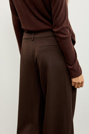 מכנס לומינה מחויט בוקסר חום