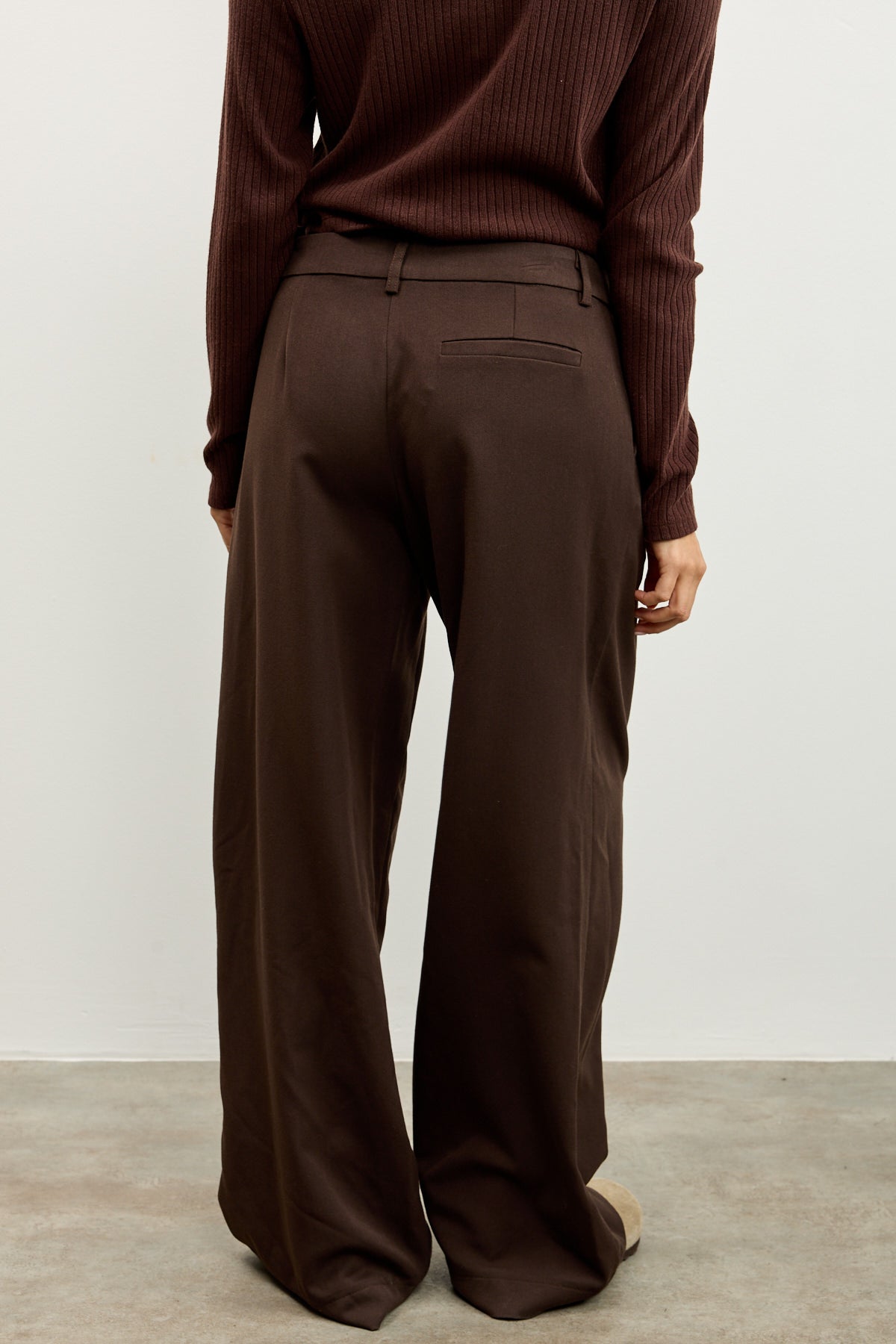 מכנס לומינה מחויט בוקסר חום