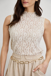 חולצת תחרה איטלקית בז