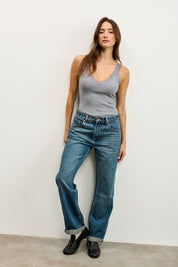 גופיית סריג וי עם תחרה אפורה