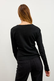 חולצת בייסיק וי בלה שחור