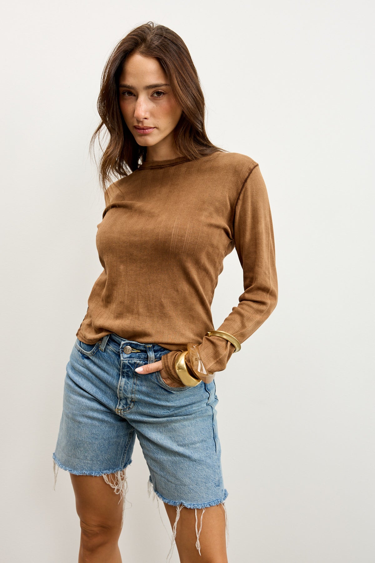 חולצת בייסיק ניקי בלה חום