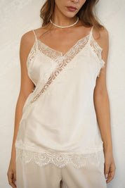 גופיית סאטן בשילוב תחרה שמנת